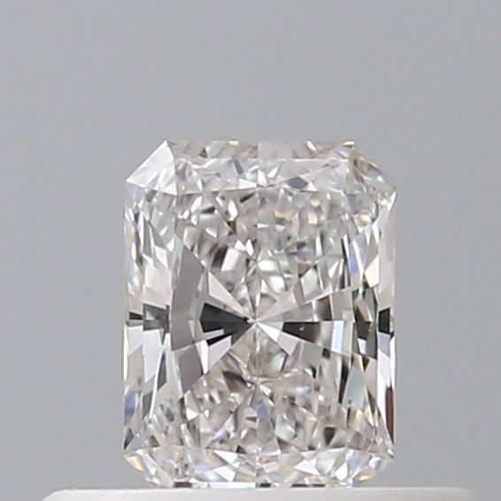 Prírodný diamant radiant,...