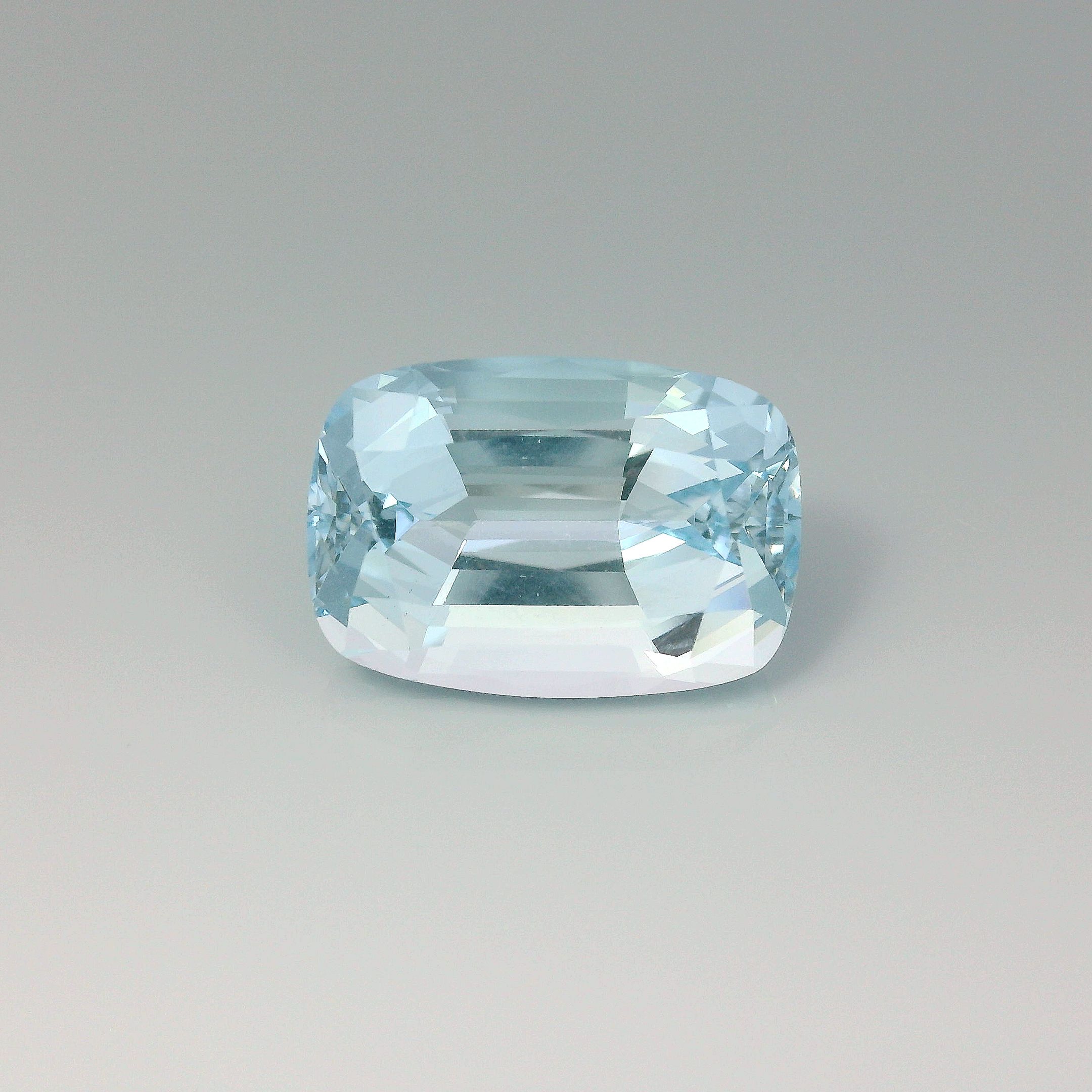 Akwamaryn 16,61 ct, niebieski, szlif cushion