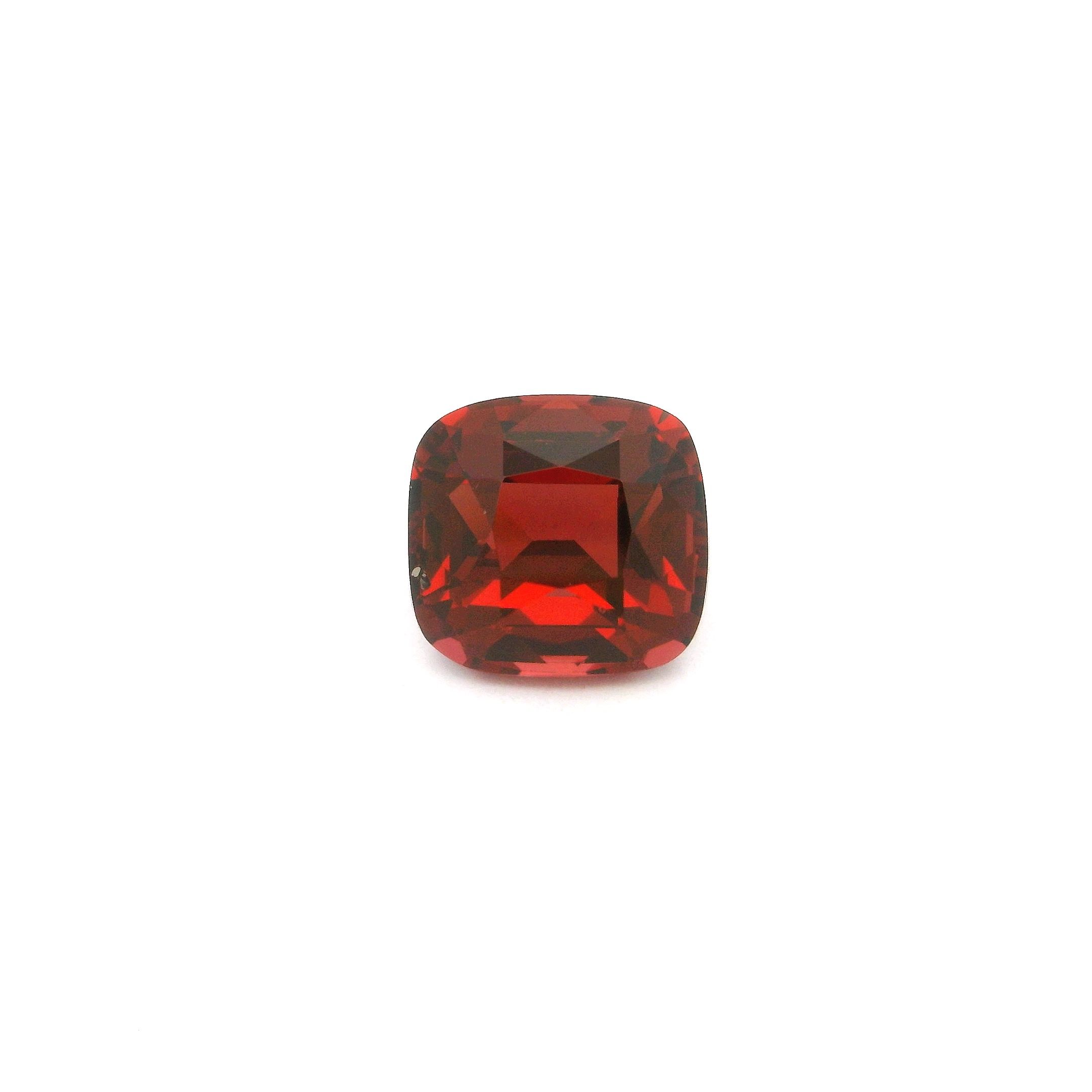Granat 2,66 ct, różowy, szlif cushion