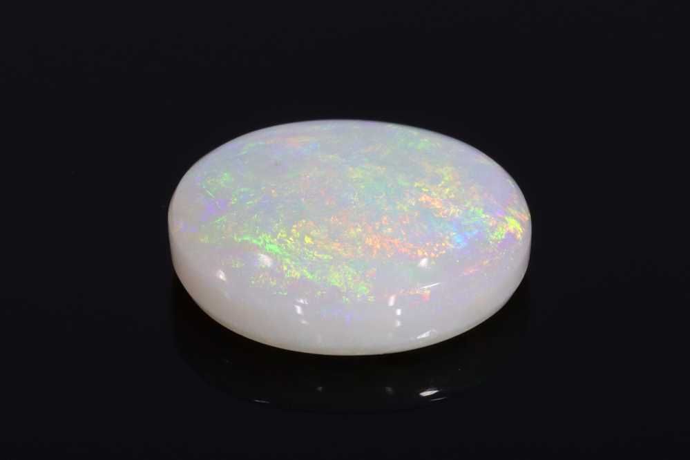 Opal 3,11 ct, wielobarwny, szlif owalny