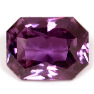 Szafir 4,23 ct, purpurowy, szlif szmaragdowy