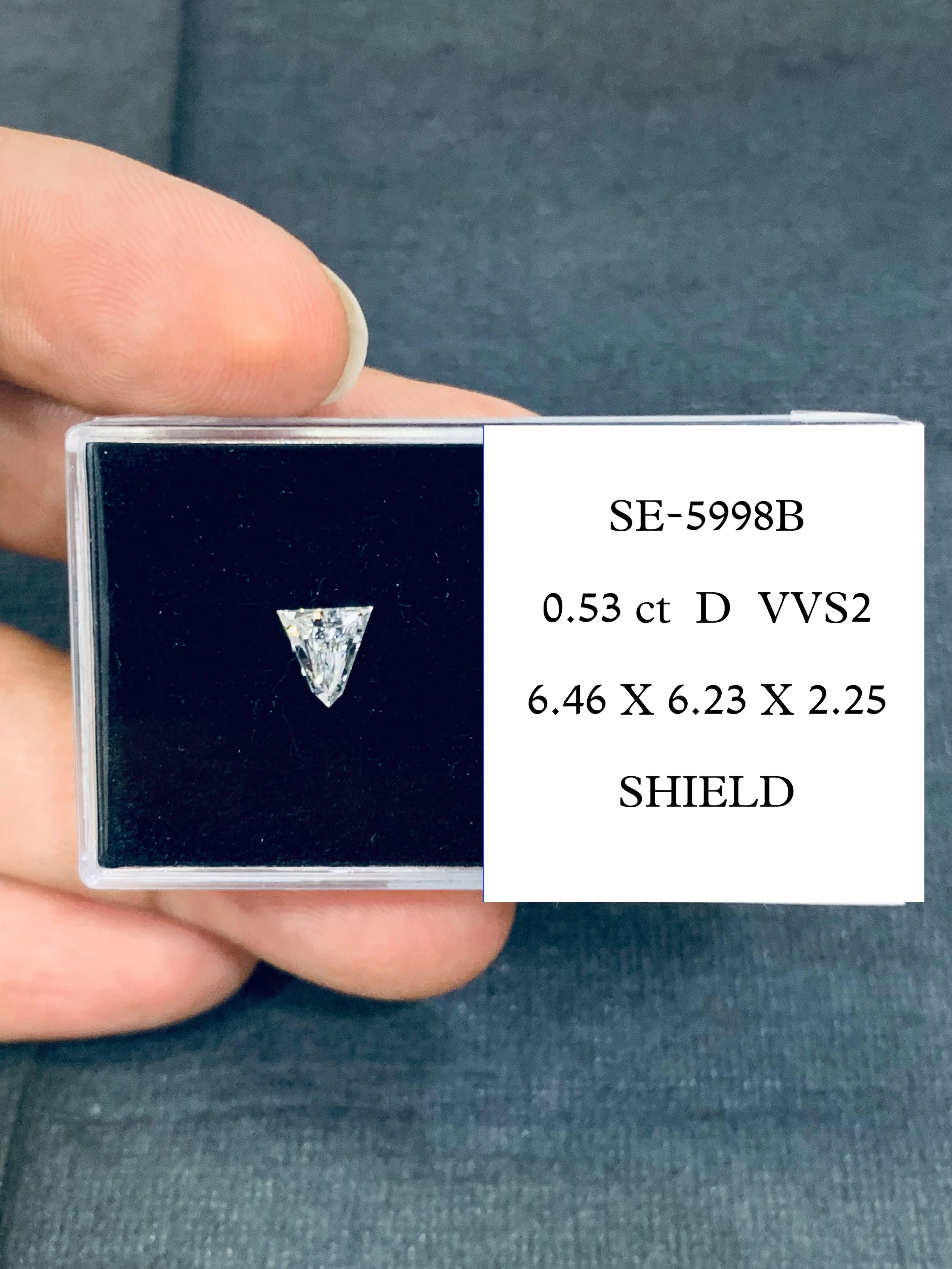 Prírodný diamant štít,...