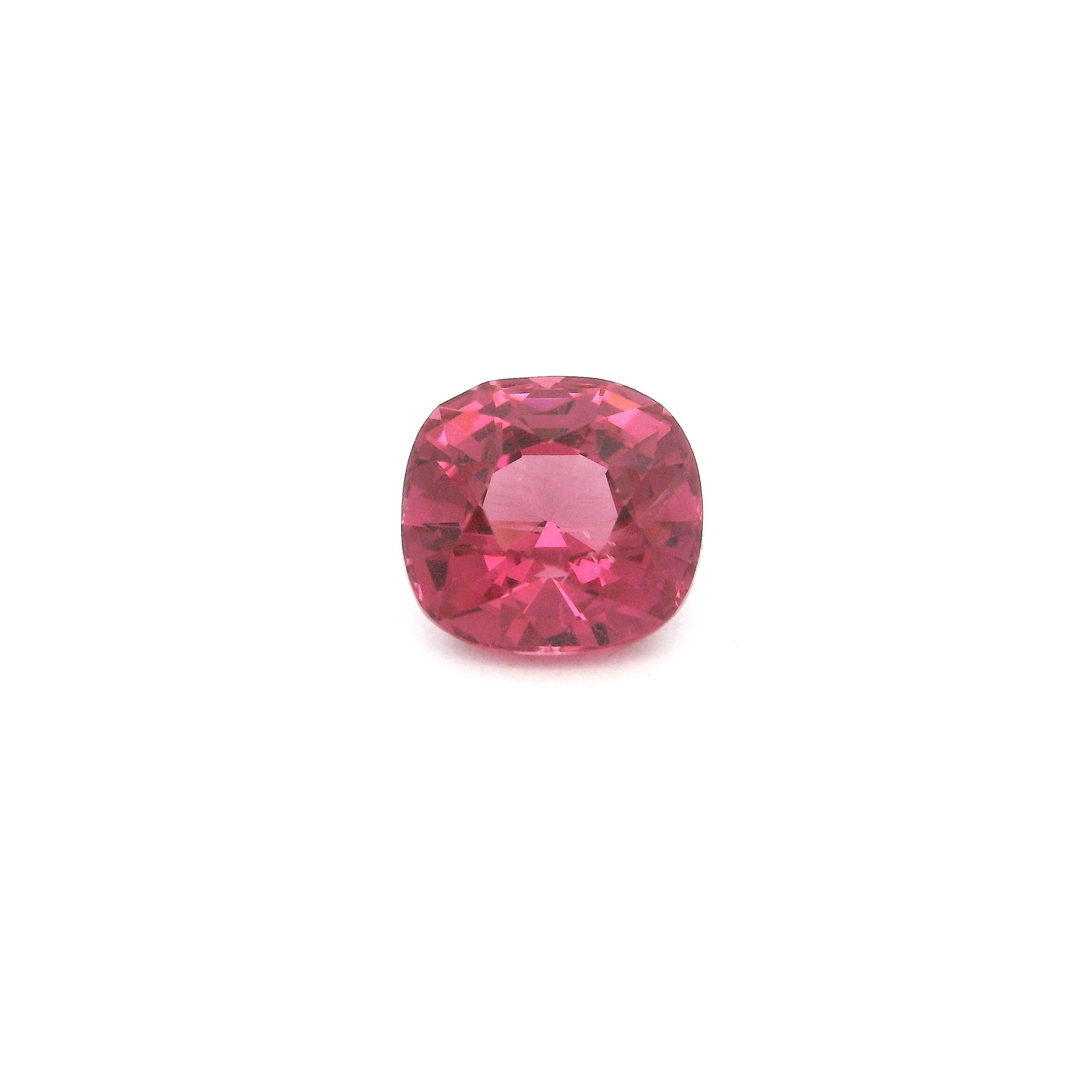 Granat 1,92 ct, różowy, szlif cushion