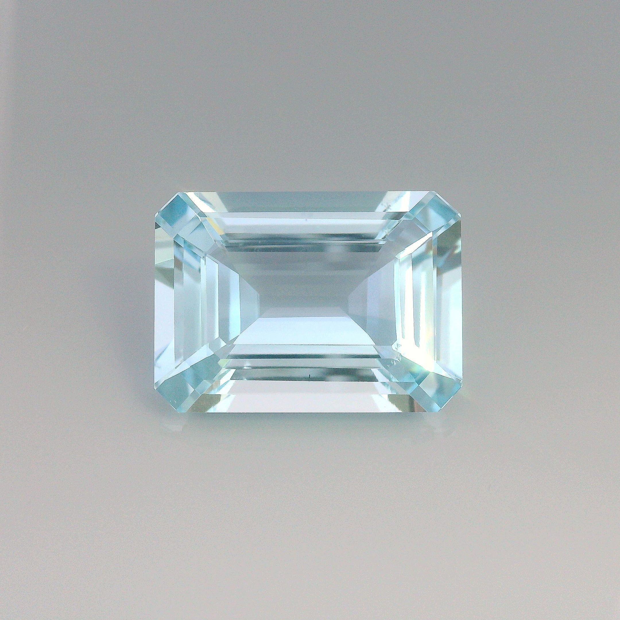 Akwamaryn 17,62 ct, niebieski, szlif ośmiokątny