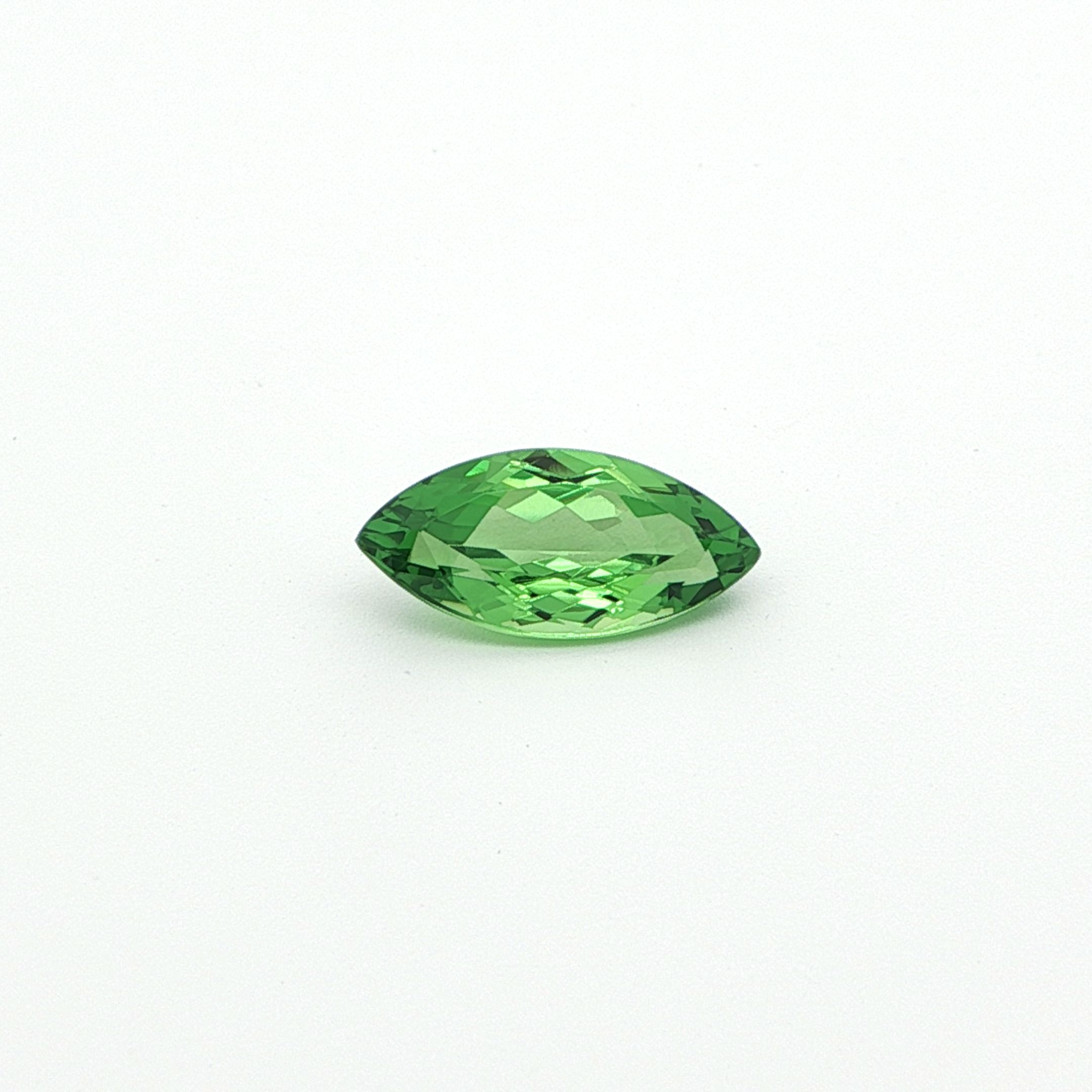 Granat 2,70 ct, zielony, szlif markiza
