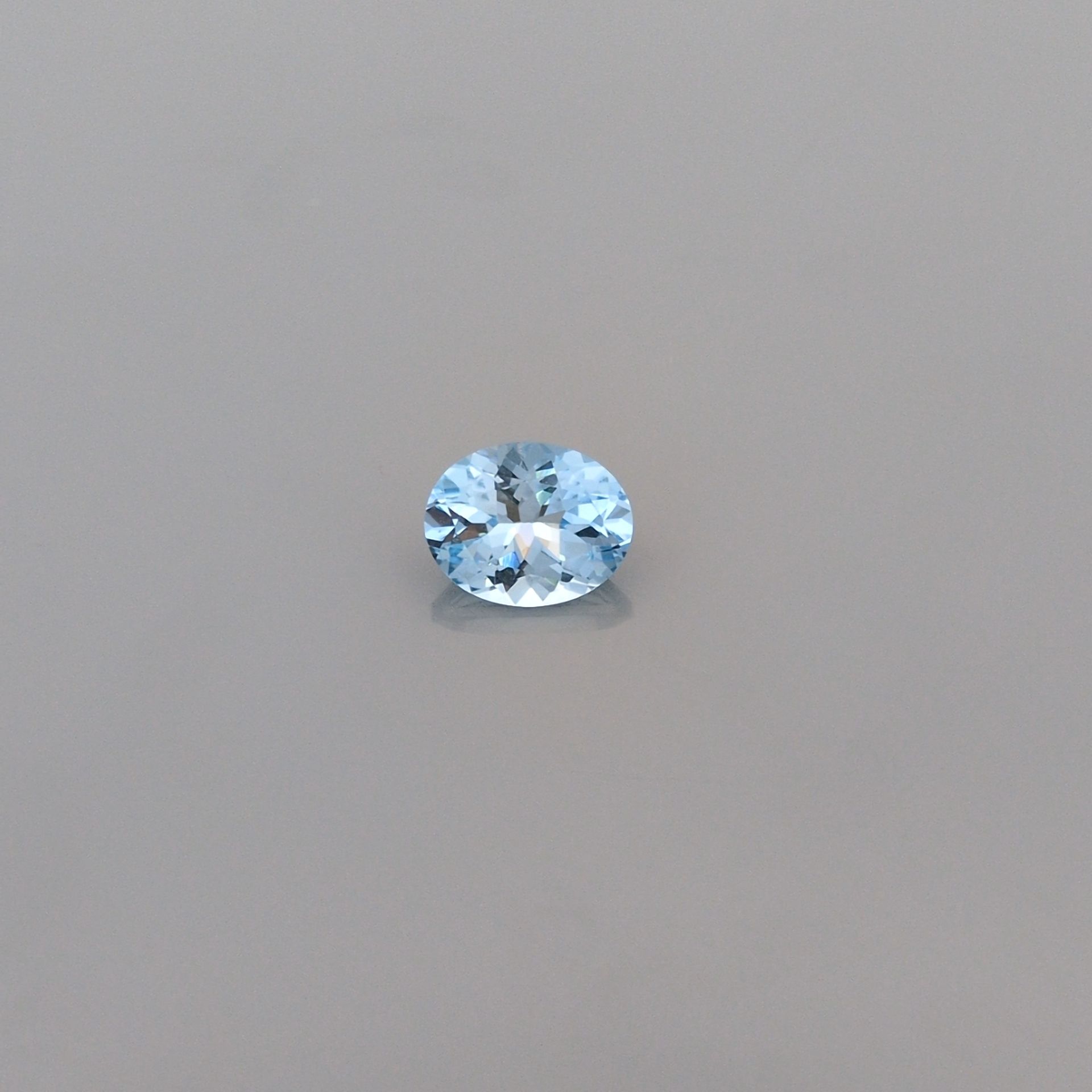Akwamaryn 1,62 ct, niebieski, szlif owalny