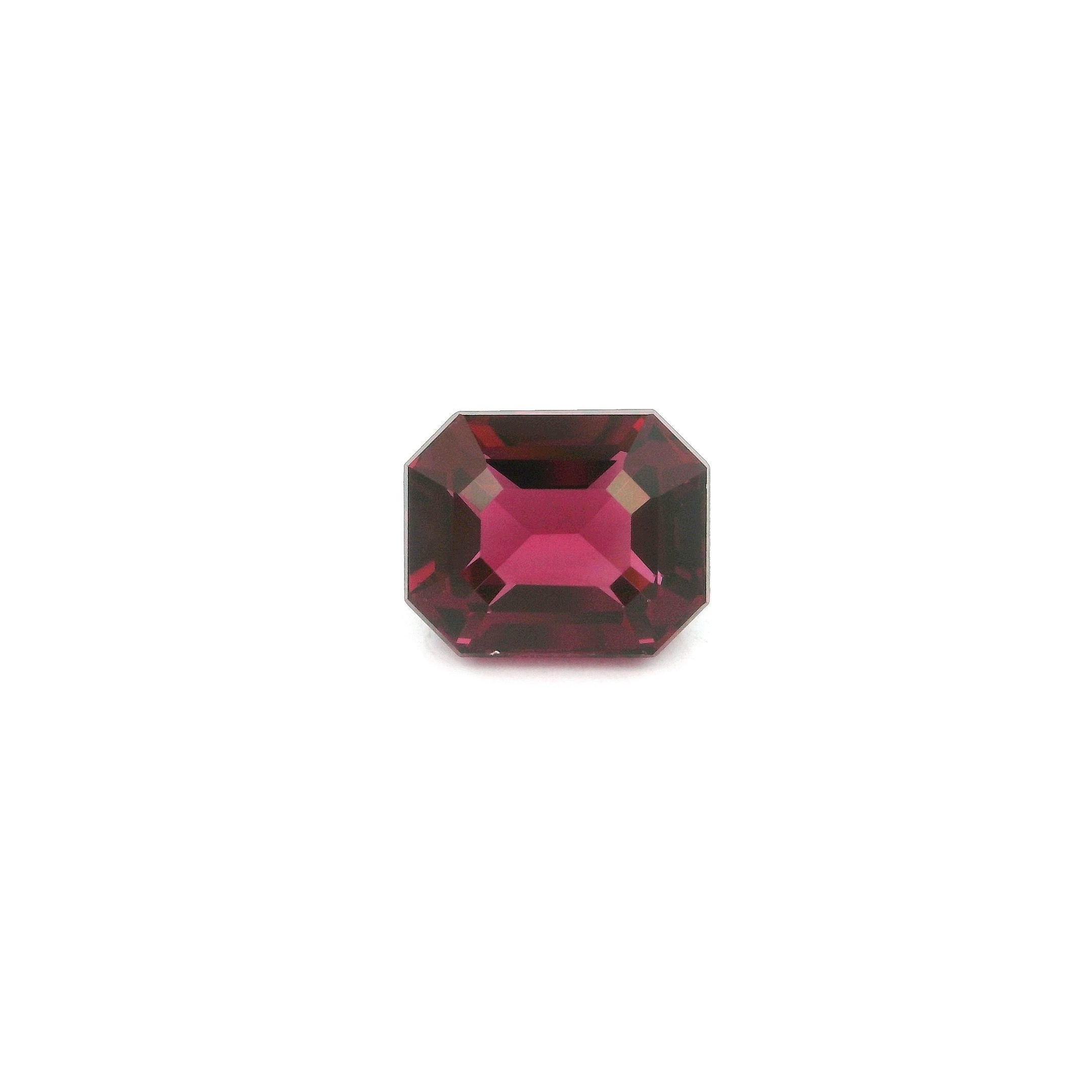 Granat 2,77 ct, różowy, szlif ośmiokątny