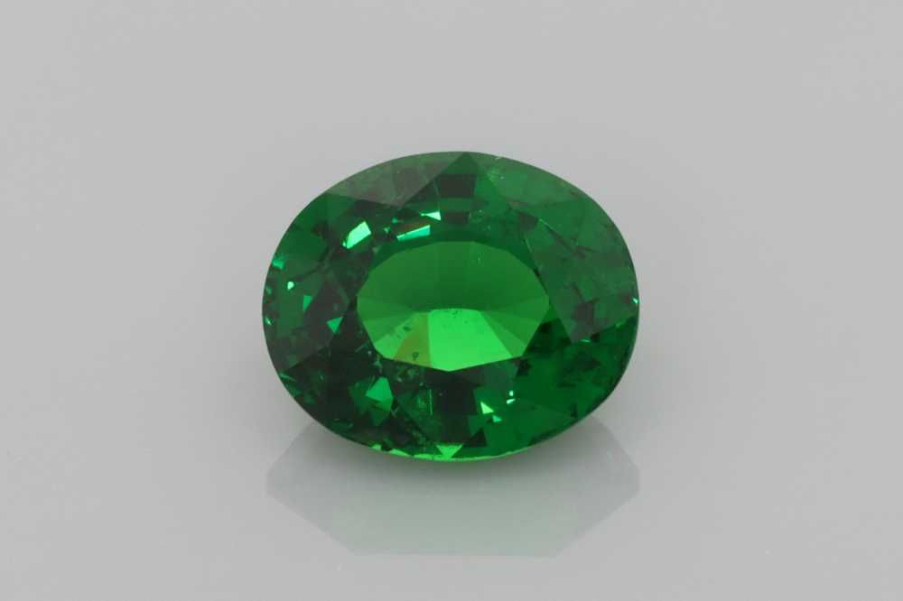 Granat 1,61 ct, zielony, szlif owalny