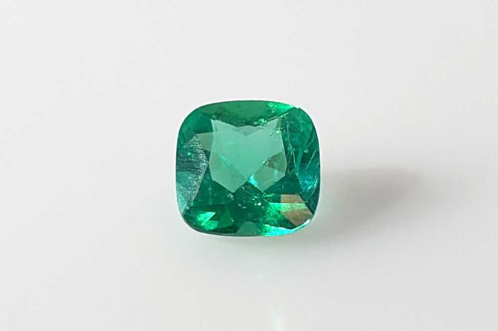 Szmaragd 1,35 ct, zielony, szlif cushion