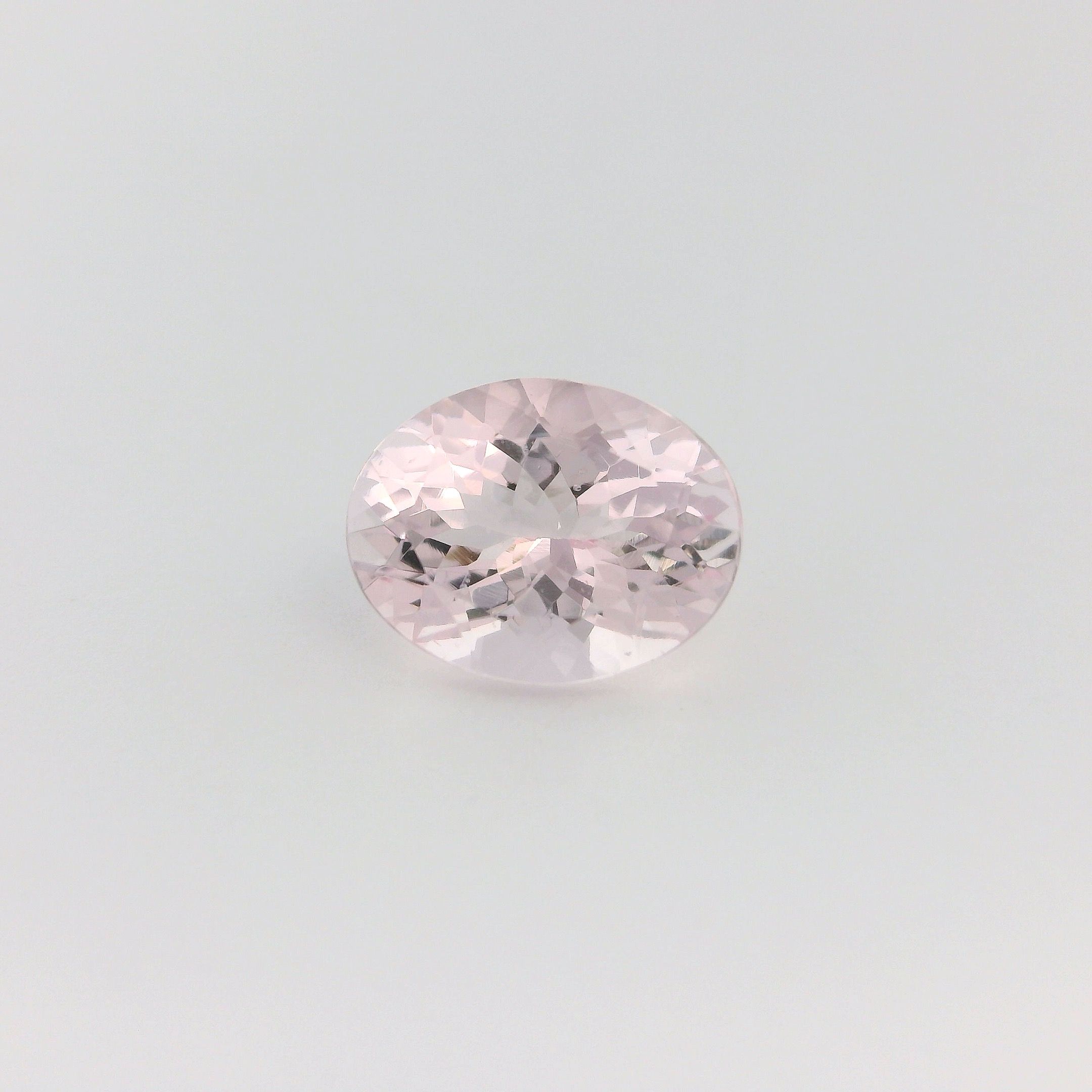 Morganit 1,87 ct, różowy, szlif owalny