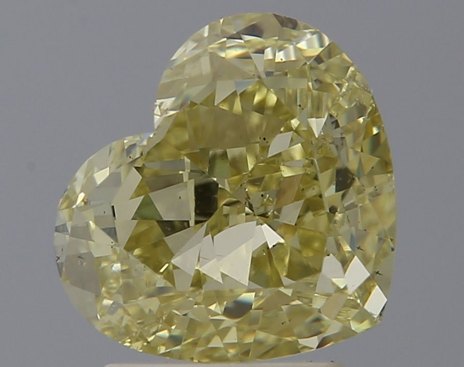 2.5-carat heart diamond with null color, null cut, and SI1 clarity.