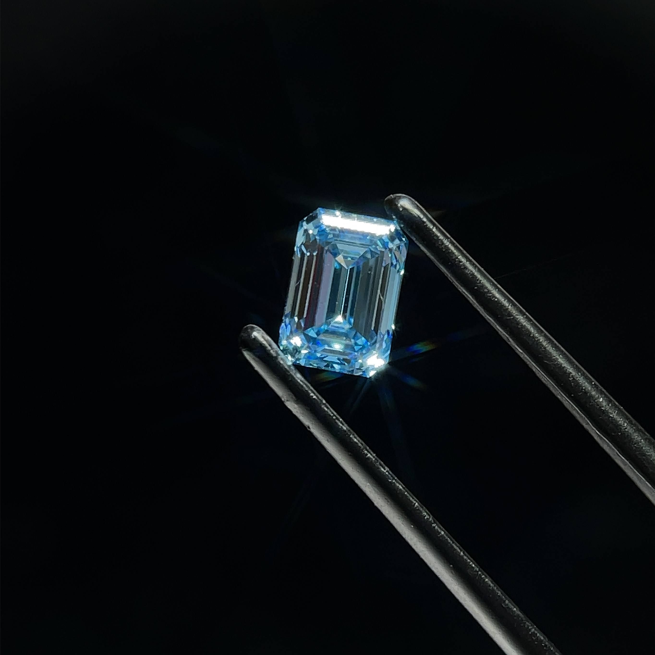 0.8 CT Fancy Intense Blue EMERALD