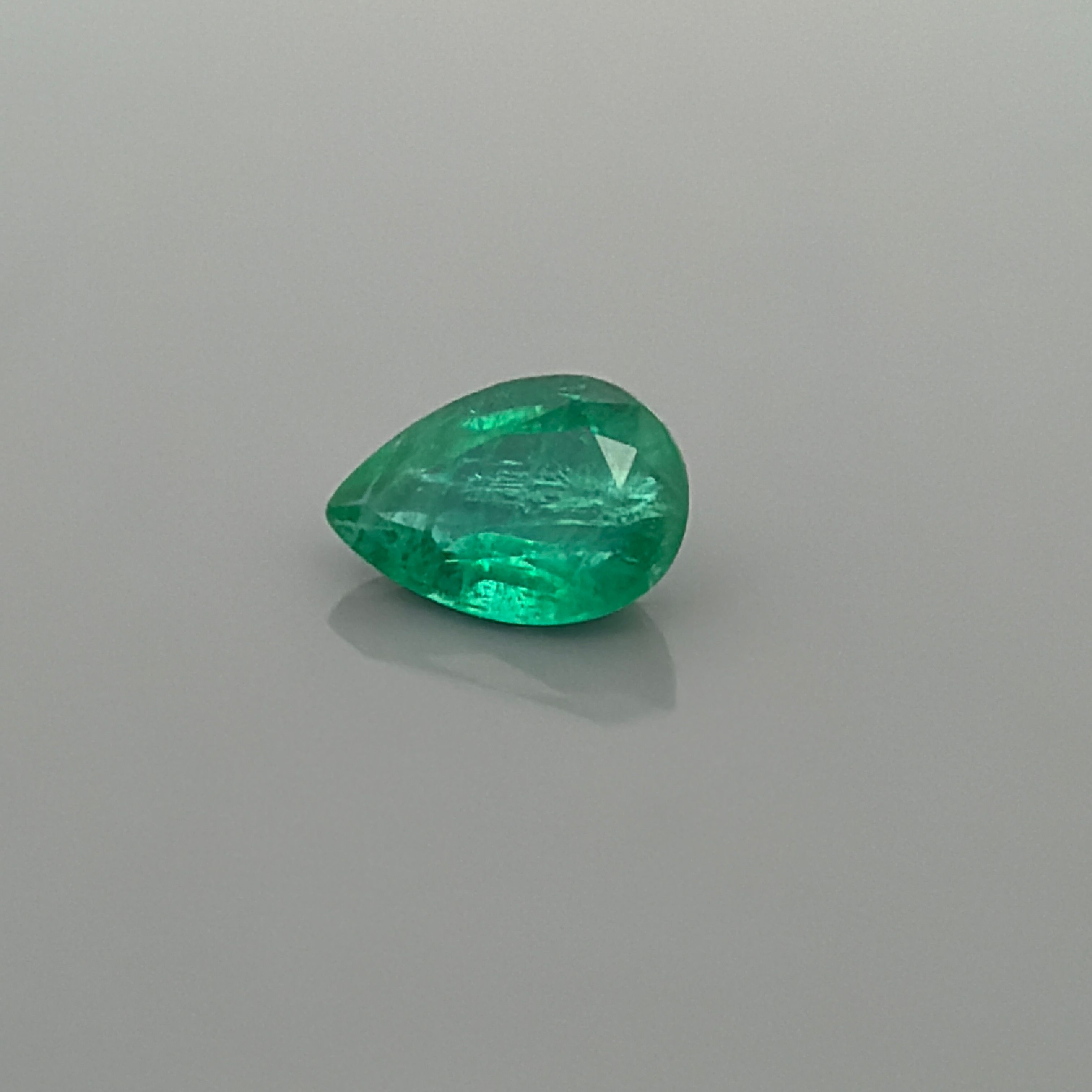 Szmaragd 2,06 ct, zielony, szlif gruszka