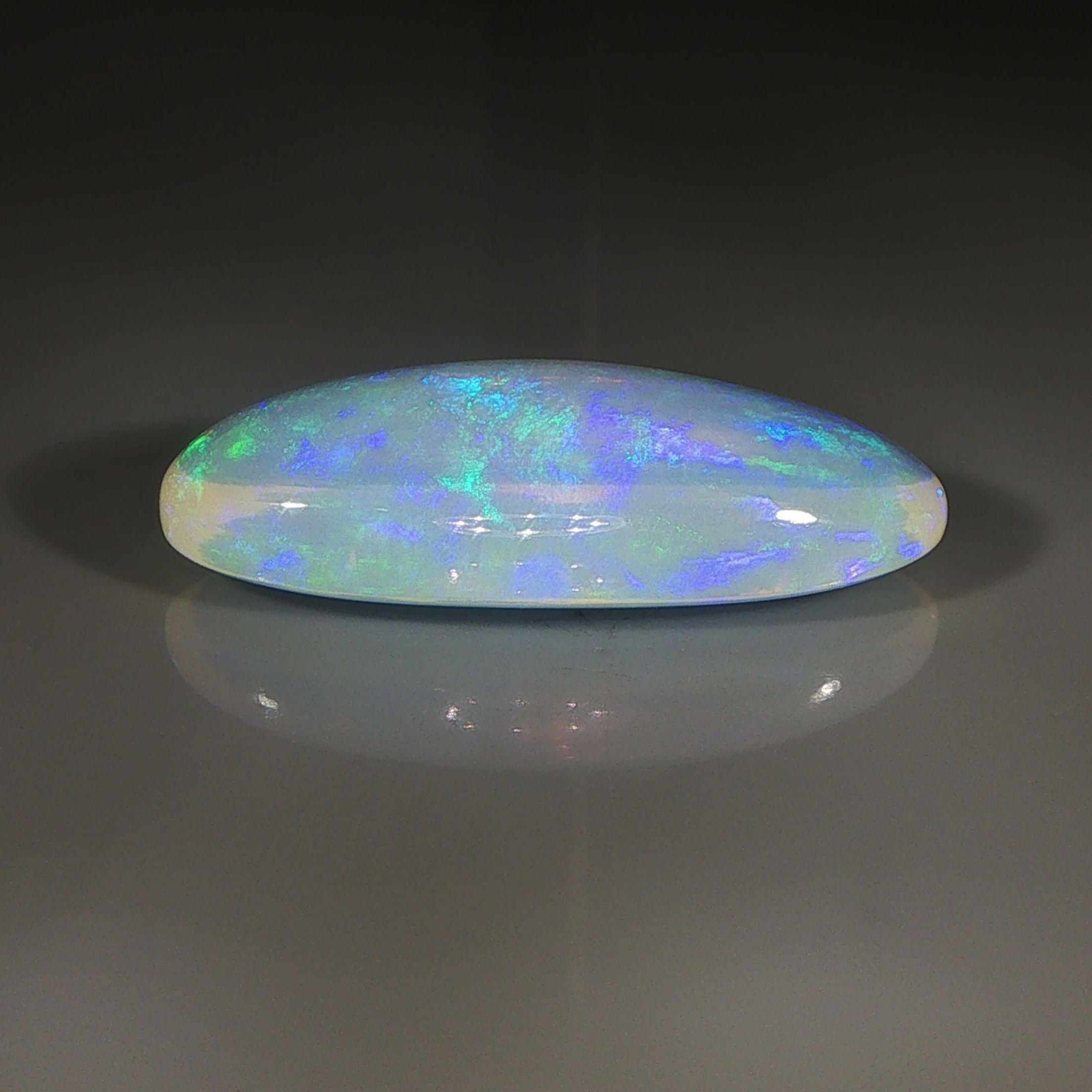 Opal 13,90 ct, biały, kaboszon