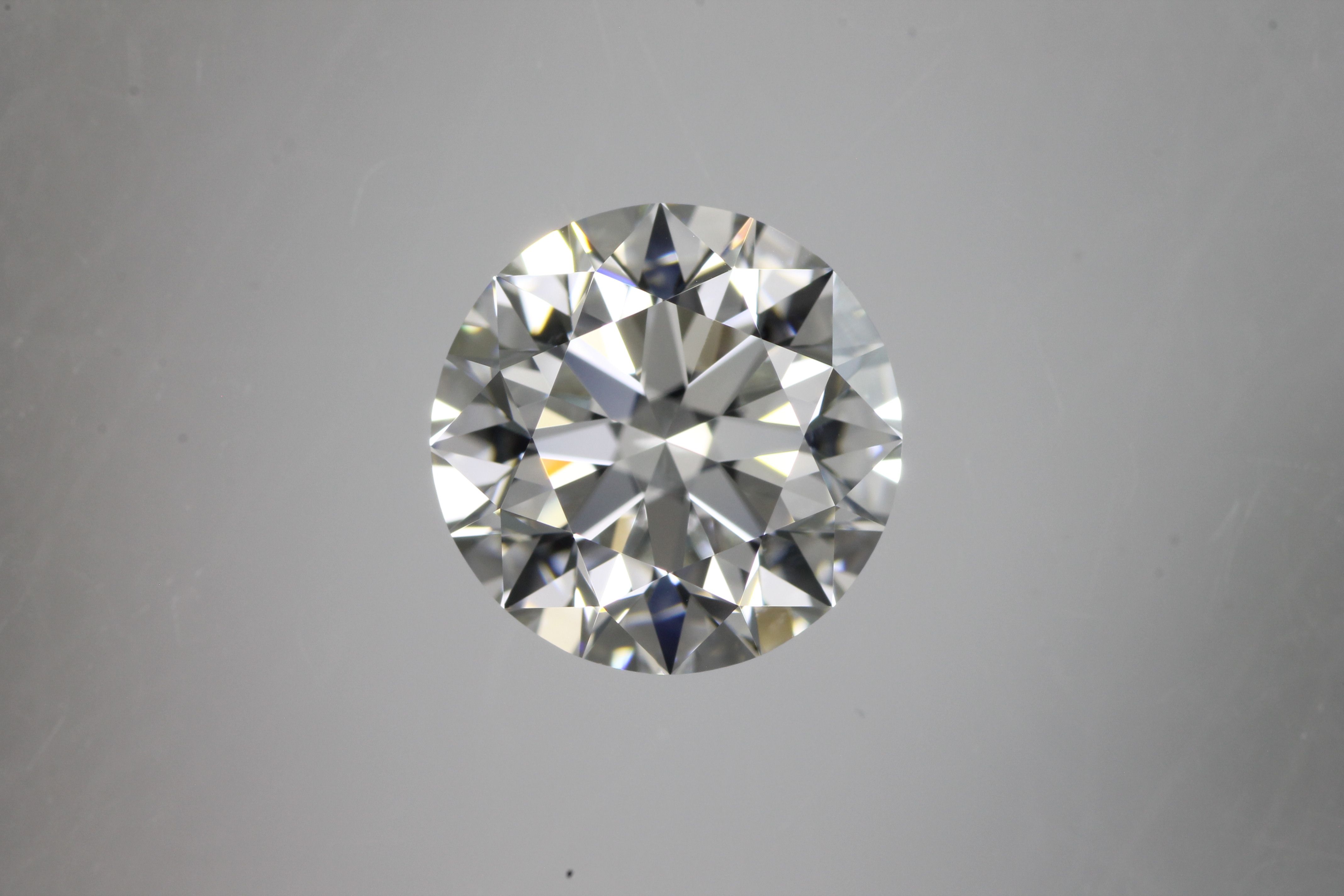 Prírodný diamant okrúhly...