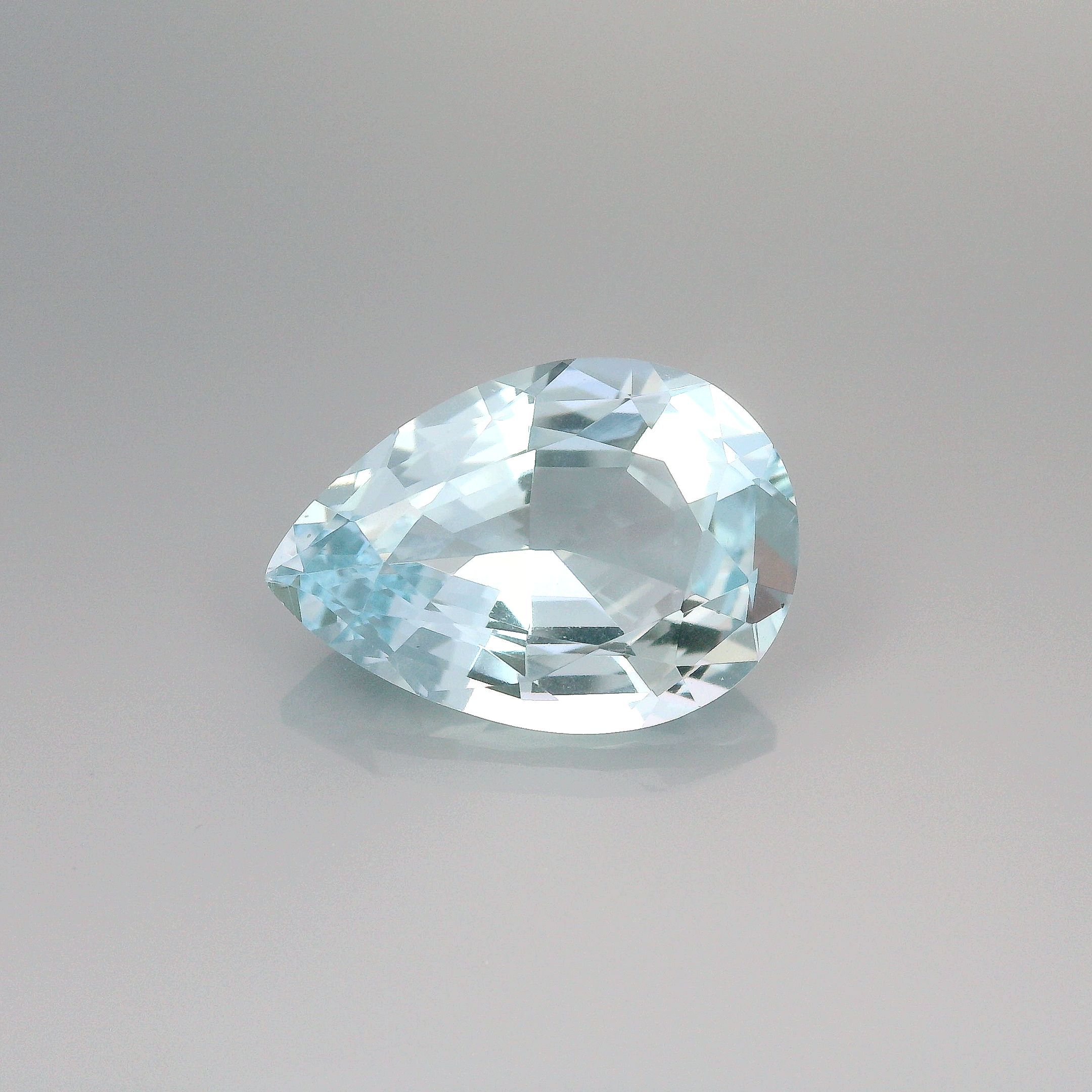 Akwamaryn 12,31 ct, niebieski, szlif gruszka