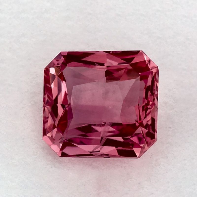 Szafir 1,69 ct, różowy, szlif radiant