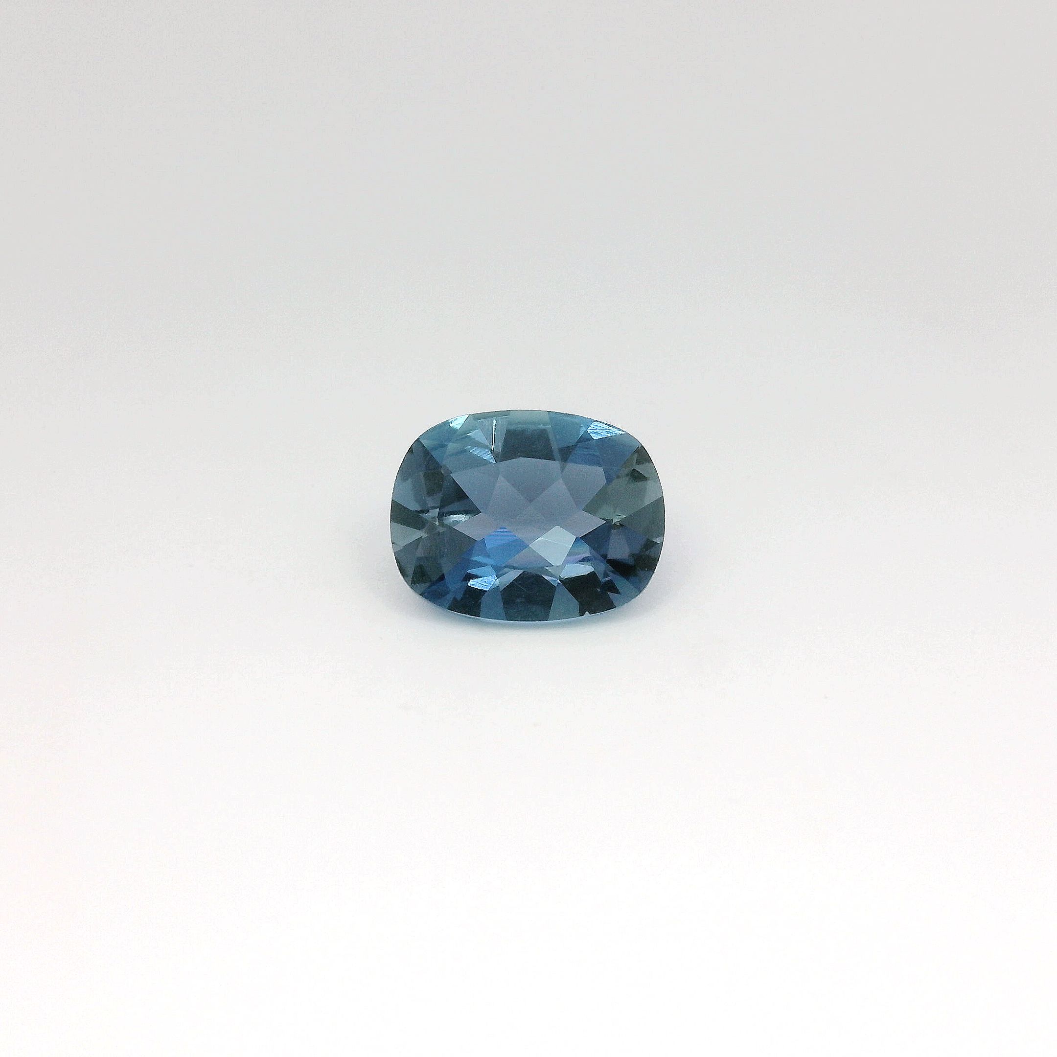 Akwamaryn 1,50 ct, niebieski, szlif cushion