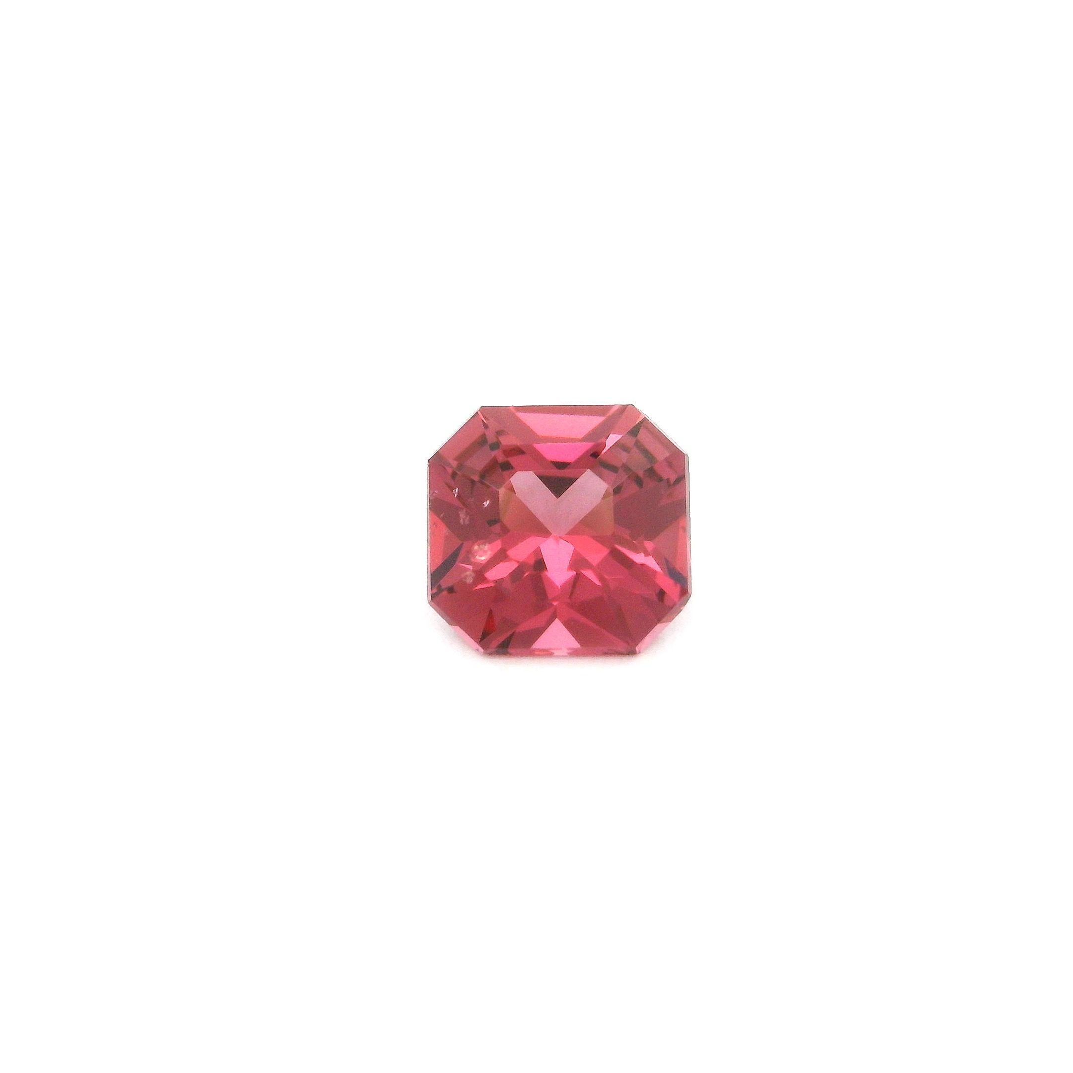Granat 1,17 ct, różowy, szlif ośmiokątny