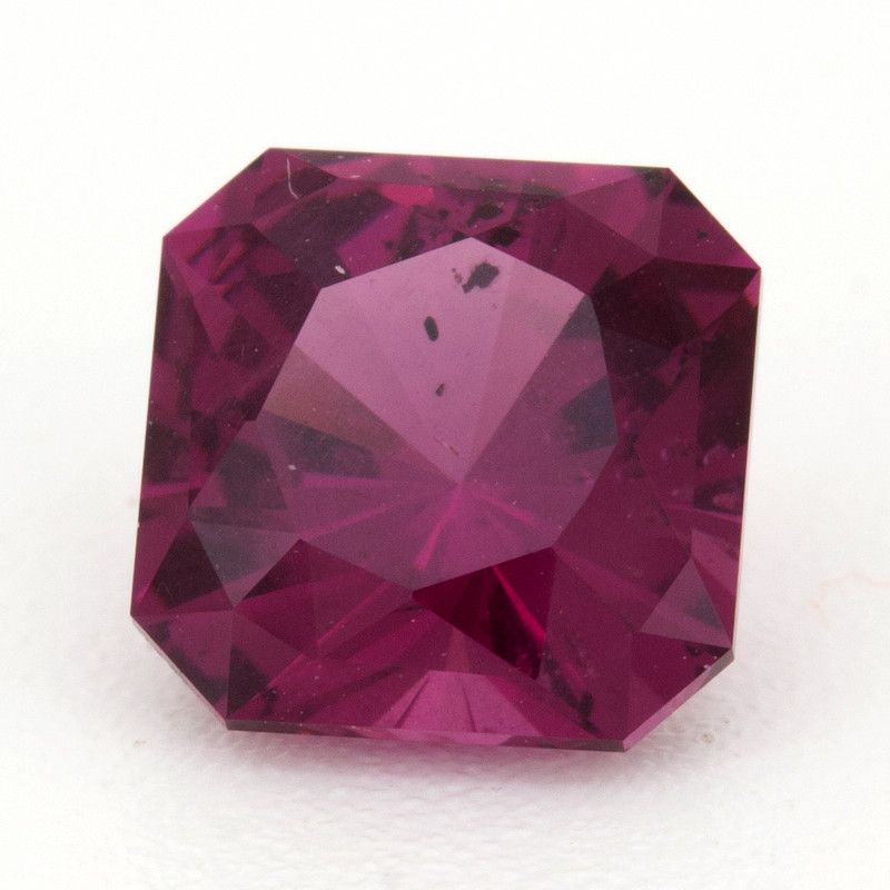 Granat 2,20 ct, purpurowy, szlif kwadratowy
