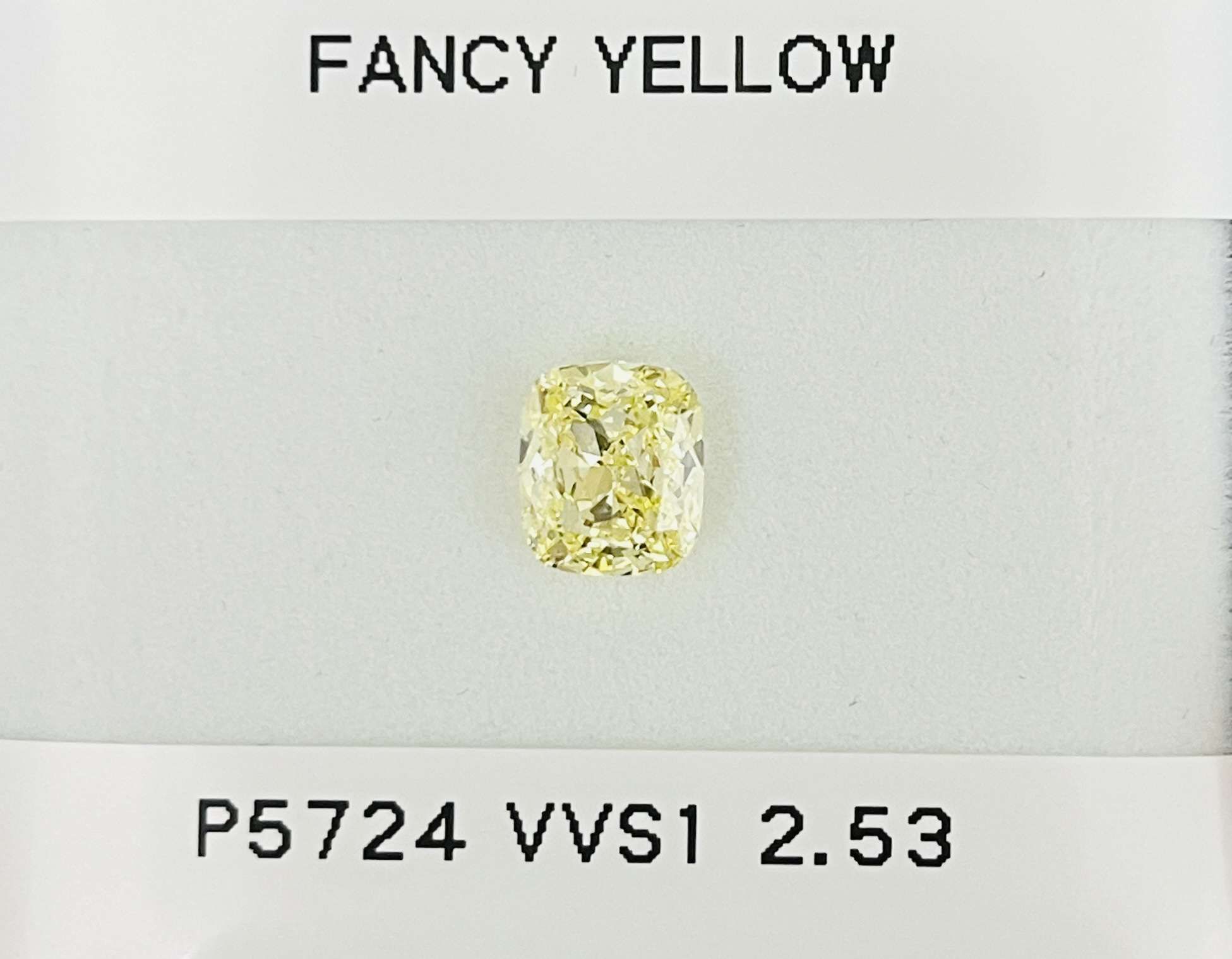 2.53カラット ファンシーイエロー VVS1 クッションブリリアントダイヤモンド