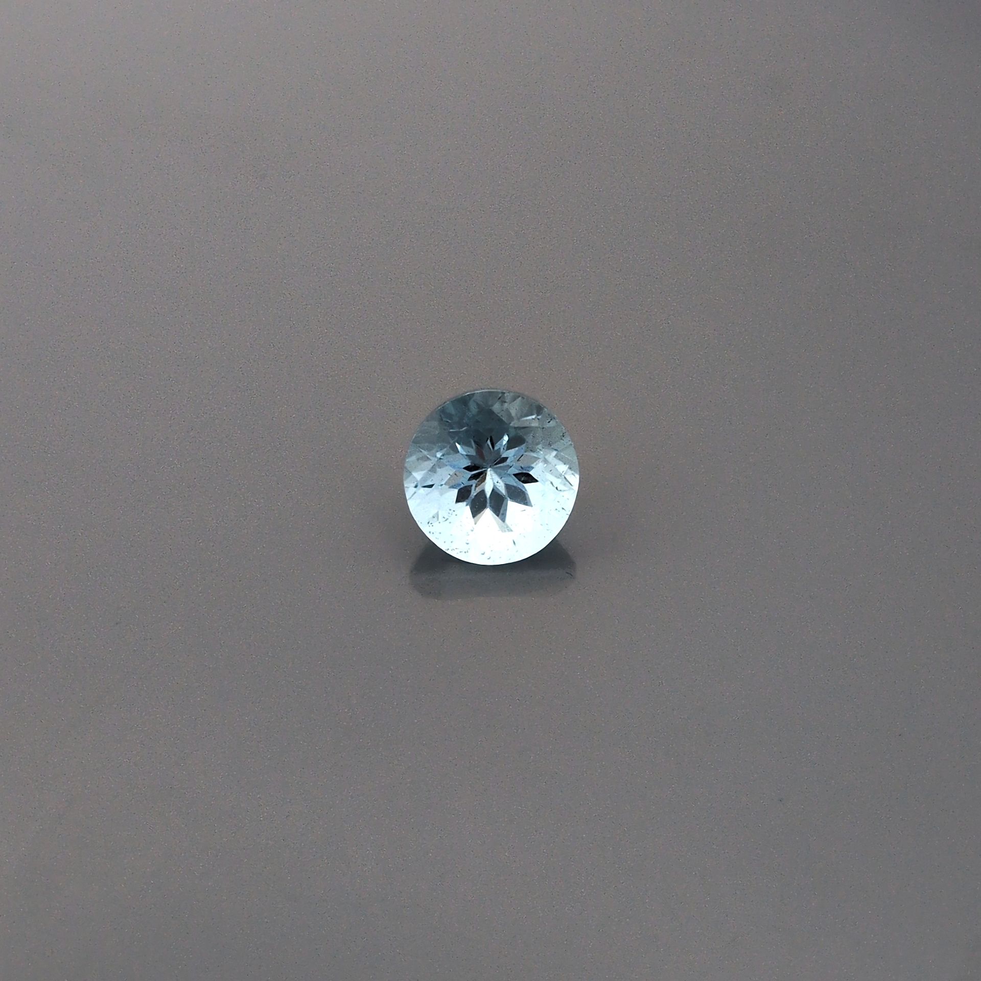 Akwamaryn 3,03 ct, niebieski, szlif okrągły