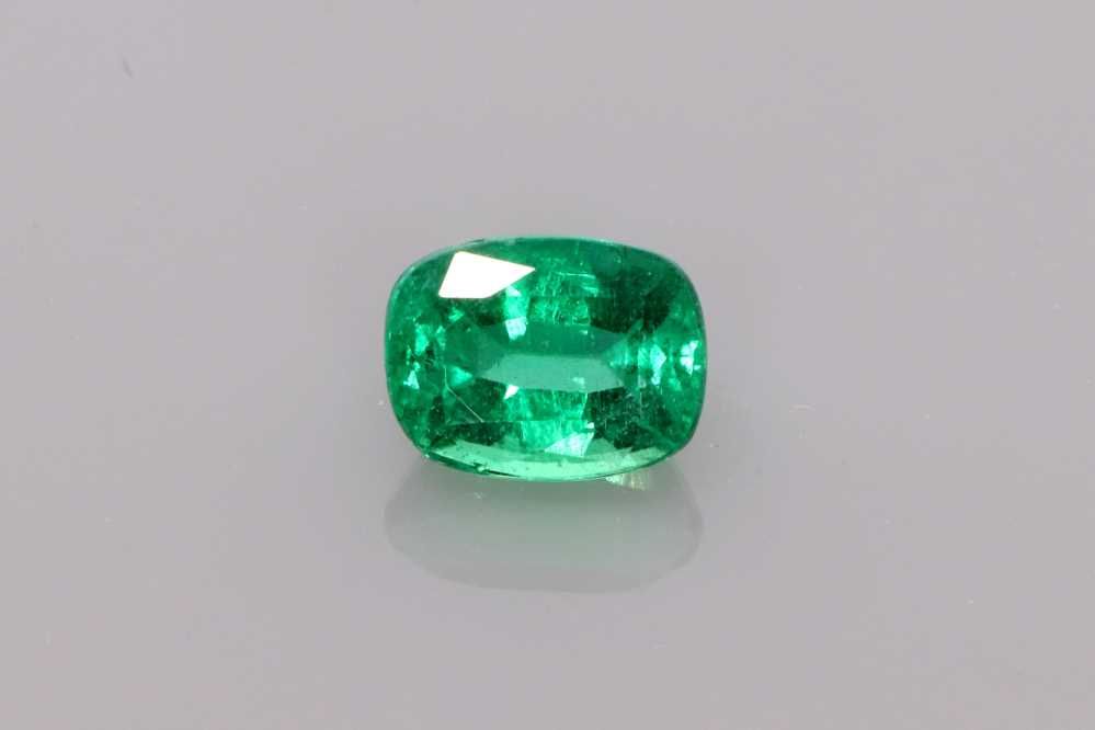 Szmaragd 1,56 ct, zielony, szlif cushion