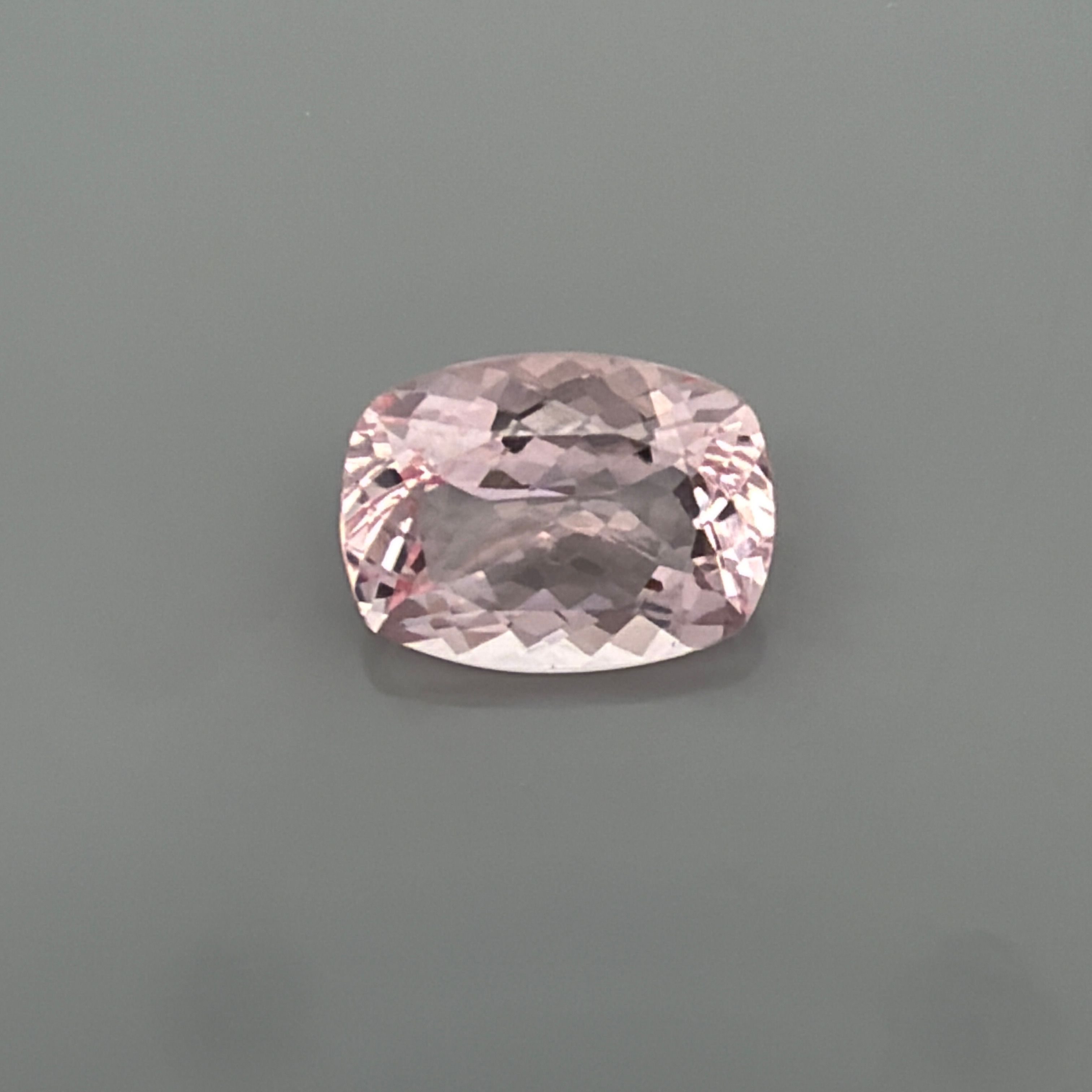 Morganit 5,53 ct, różowy, szlif cushion