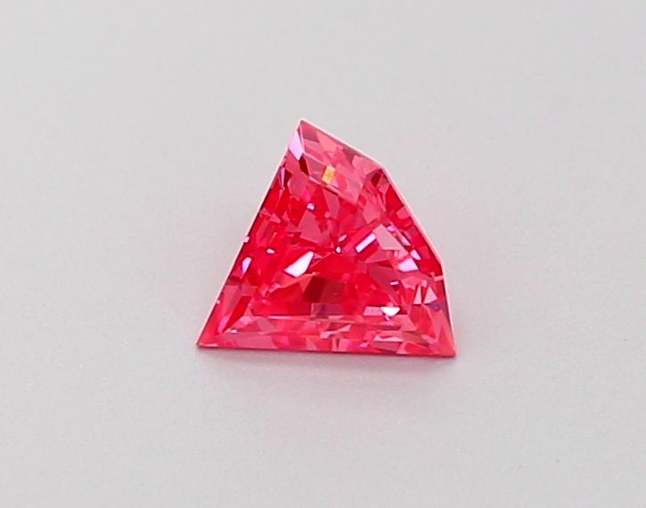 0.21 CT Fancy Vivid Pink TRIANGULAR