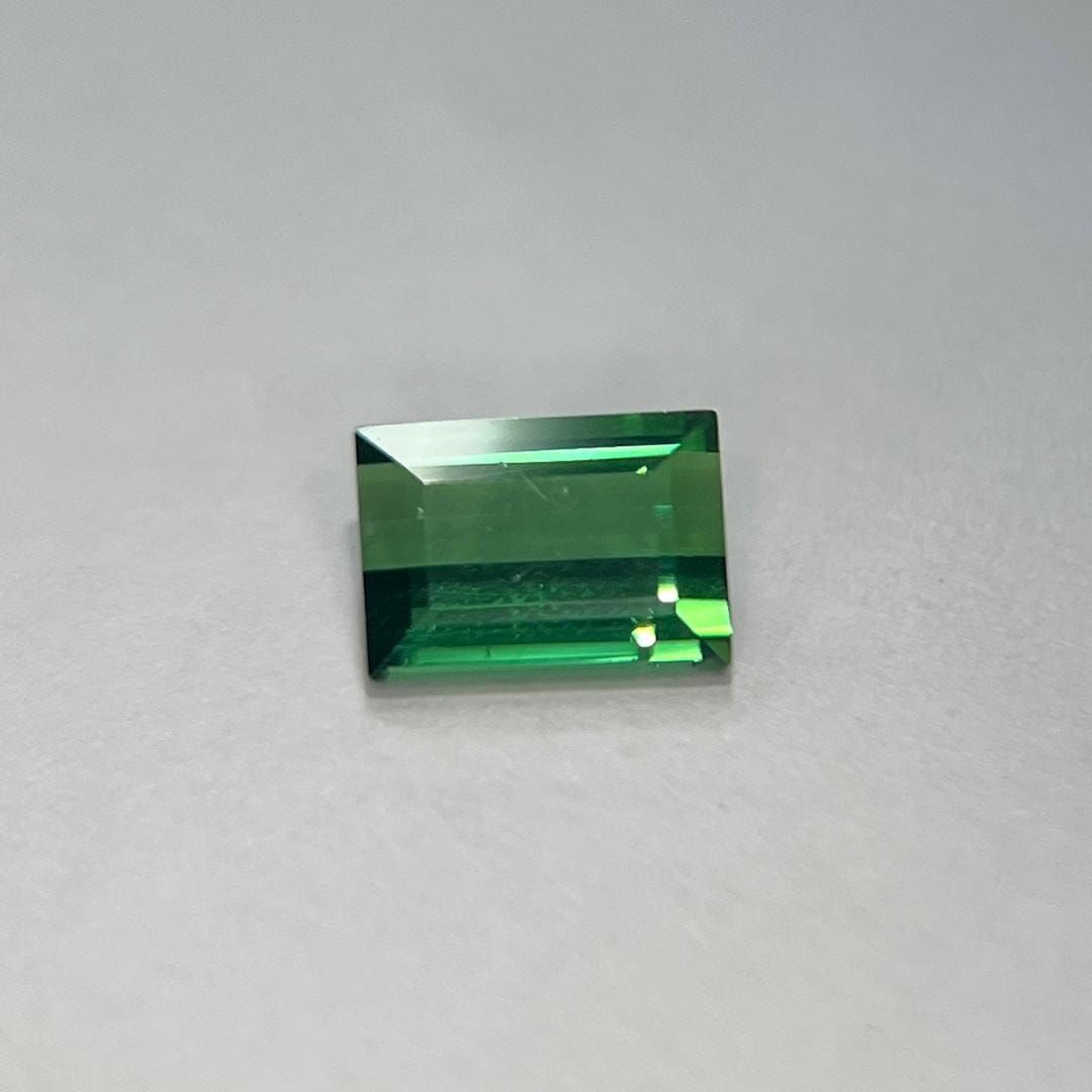 Turmalin 1,80 ct, zielony, szlif bagietka