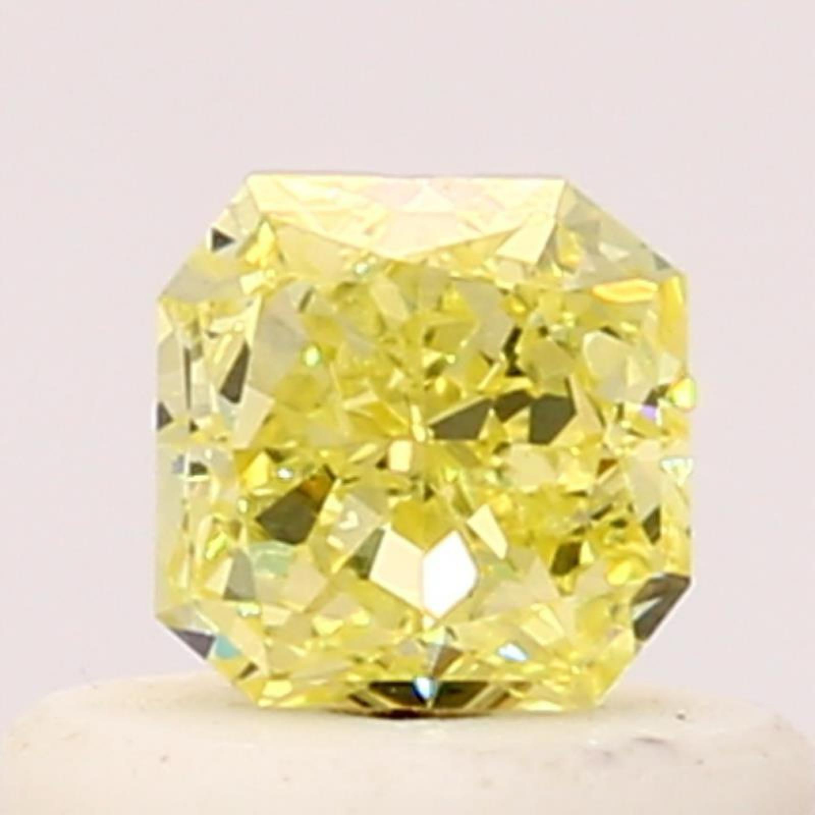 Prírodný diamant radiant,...